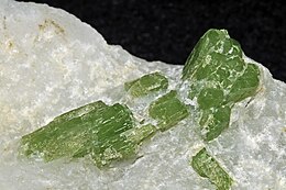 Pargasite, 300.3.5466.jpg Calcite