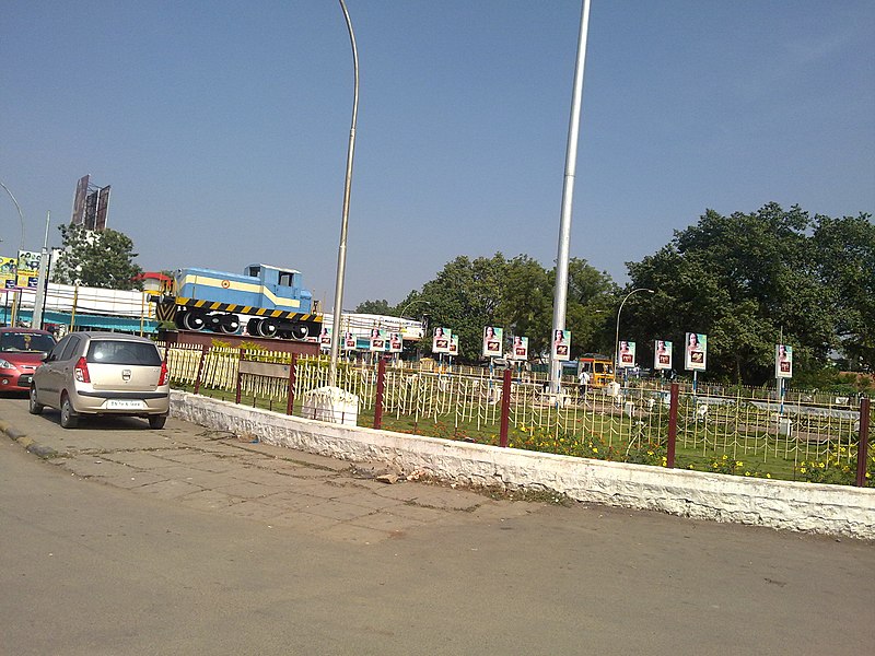 File:Park in front of Erode Junction - panoramio.jpg