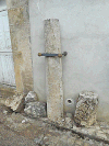 Pillory of Brinon-sur-Beuvron.gif