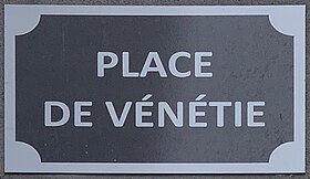 Voir la plaque.