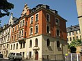 Apartment building in half-open development