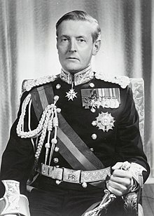Viscount De L'Isle, 15th governor-general of Australia (1961-65), in his court uniform Portrait of Lord de L'Isle in dress uniform, 1962 (cropped).jpg