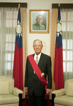 第7(继任)、8、9任中华民国总统李登辉于二月政争获胜主导20年台湾政局。