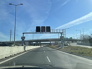 Teile des Knotens vom Autobahnanfang der R7 heraus