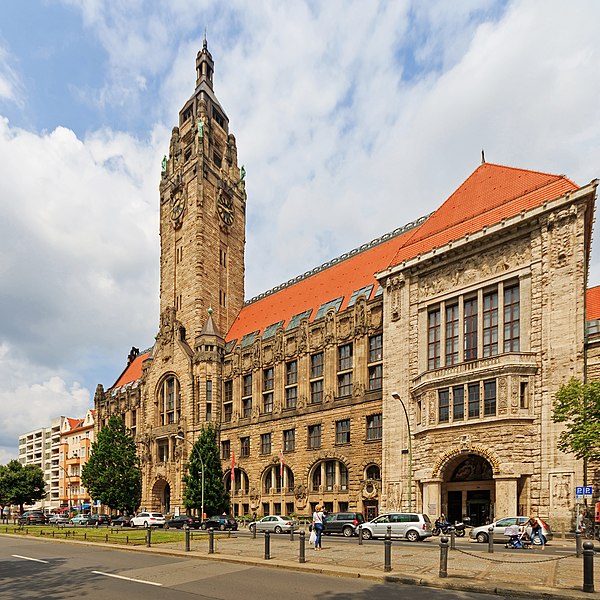 File:Rathaus Charlottenburg Berlin Otto-Suhr-Allee 07-2015.jpg