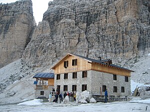 Gebirge Brenta: Lage und Beschreibung, Erschließung und Berghütten, Geologie