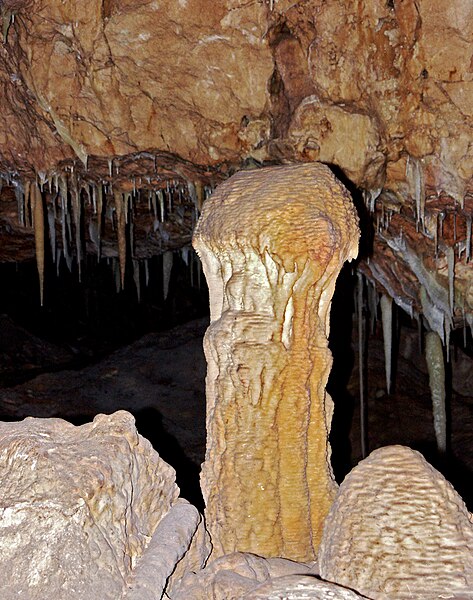 File:Rock formation Ngilgi Cave SMC 2008.jpg