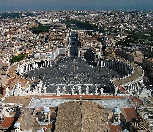 Pohled na svatopetrské náměstí z kanceláře papeže.