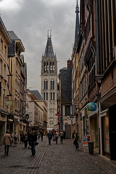 File:Rouen - Rue du Gros-Horloge - View ESE towards la Tour Saint-Romain.jpg