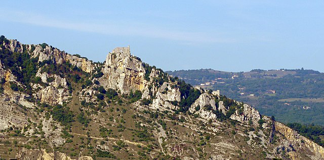 View of the ruined Château de Crussol, in Ardèche, seen from the esplanade of the Champ de Mars [fr].