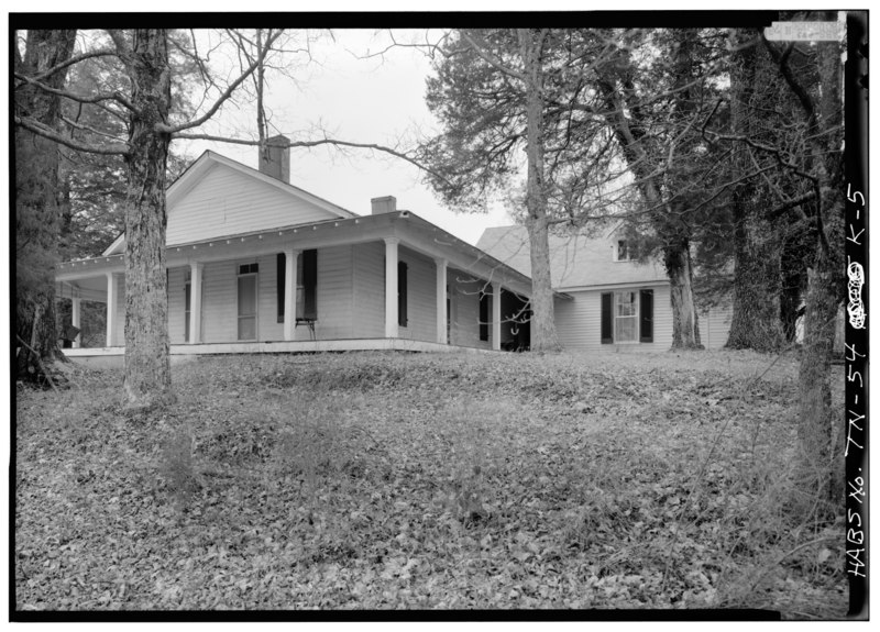 File:SOUTHEAST SIDE AND NORTHEAST REAR SHOWING NORTHEAST WING - Old Beersheba Inn, Armfield House (Cottage), Armfield Avenue, Beersheba Springs, Grundy County, TN HABS TENN,31-BERSP,9-5.tif