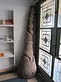 Saint-Louis : Musée du Centre de Recherches et de Documentation du Sénégal, sculpture taillée dans un tronc d'arbre