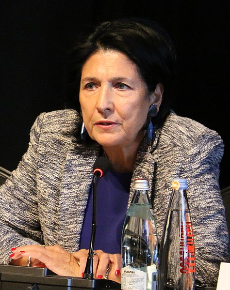 Datei:Salome Zurabishvili in 2018.jpg