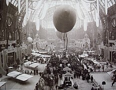 Salon de la Locomotion Aérienne au Grand Palais de Paris en 1909: Darracq est au centre de l'exposition.