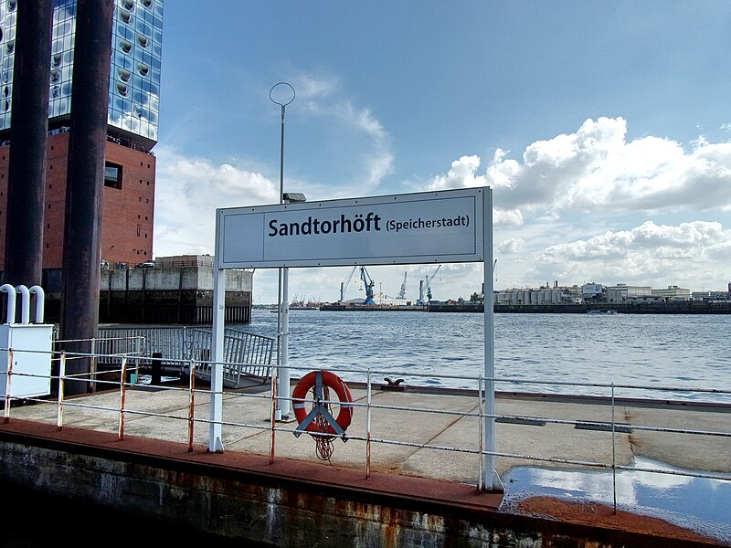 File:Sandtorhöft Anleger Hafen-City.jpg