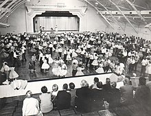 Interior of Sarasota Municipal Auditorium Sarasota municipal auditorium 83d40m - dance 1950s truss system shown.JPG