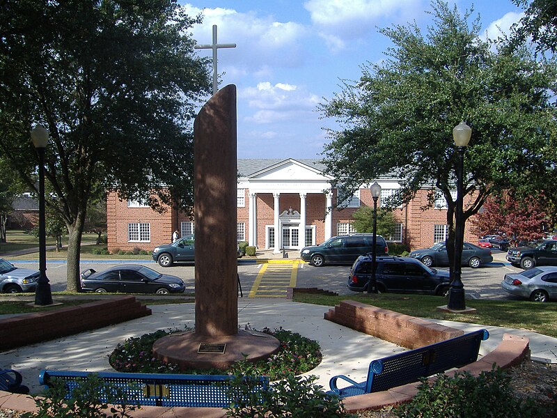 File:Scarborough Cross with Harvey Daniel Bruce Hall in Background.jpg