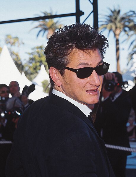 File:SeanPenn(CannesRedCarpet)-.jpg