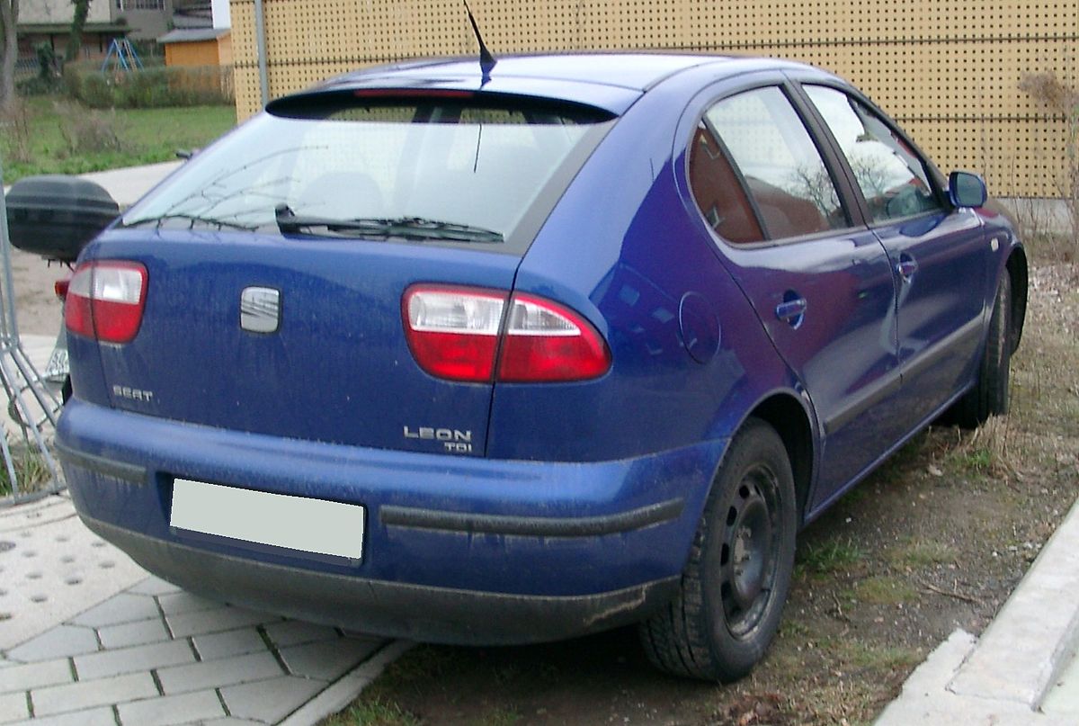 File:Seat Leon 1P 1.4 TSI Sport Limited Luminaorange Heck.JPG - Wikimedia  Commons