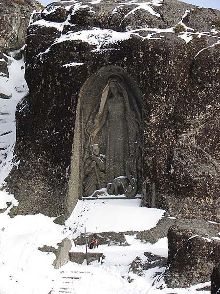 File:Serra da Estrela - Nossa Senhora escavada na rocha.jpg