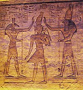 Os deuses Set (esquerda) e Horus (dereita) bendicindo a Ramsés no pequeno templo de Abu Simbel