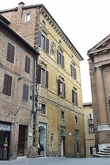 Palazzo Palmieri seen from Piazza Tolomei. SienaPalazzoPalmieri1.jpg