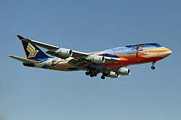 Singapore Airlines Boeing 747-412 9V-SPK special Tropical colors (23823834286).jpg