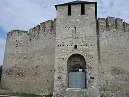 Soroca fortress front.jpg