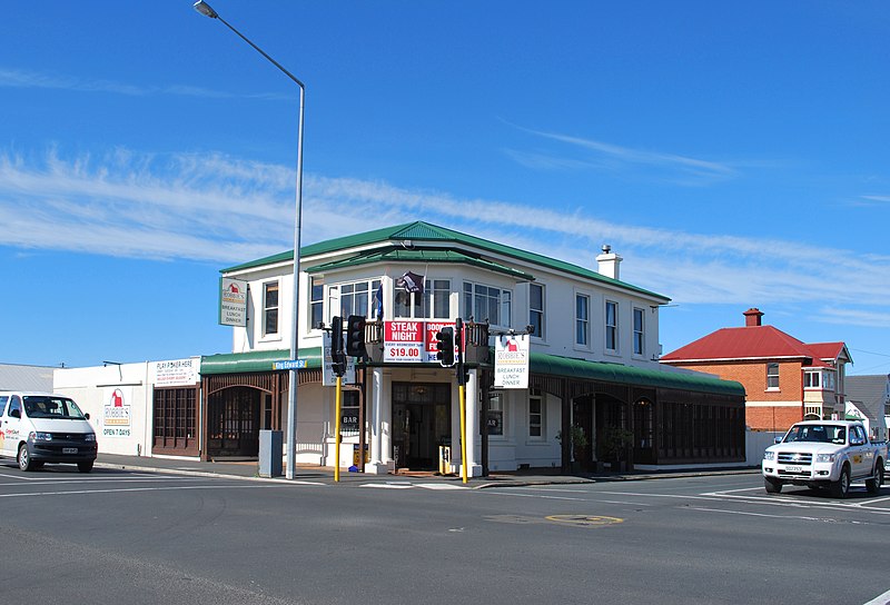 File:South Dunedin Robbies Bar.JPG