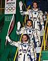 Pożegnanie przed startem – dowódca trzyma znicz olimpijski (7.11.2013)