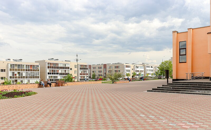 File:Square in Maryino.jpg