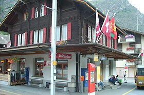 L'edificio passeggeri alla stazione di Stalden-Saas.