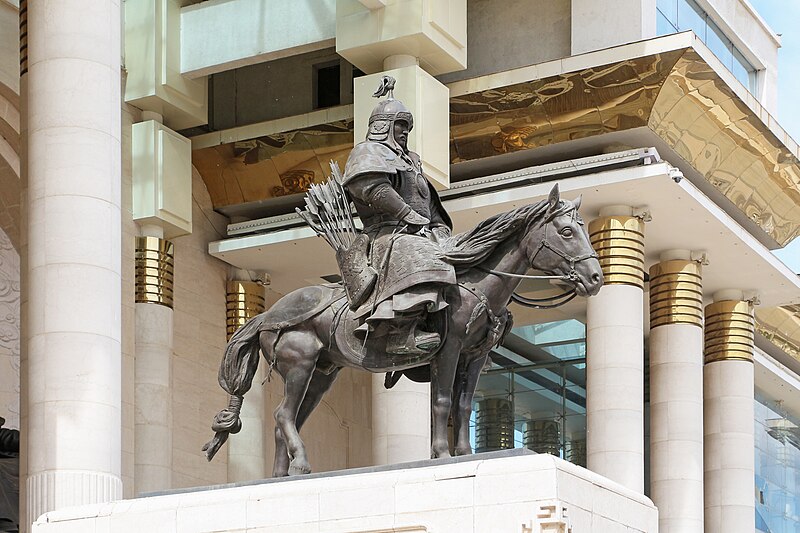 File:Statue at Government Palace, Ulaanbaator 02.jpg