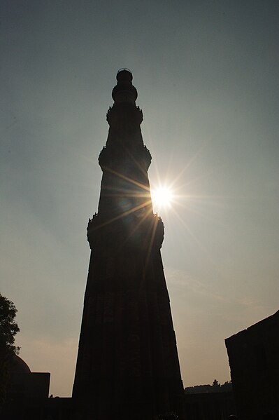 File:Sunkissed Qutab MInar 01.jpg