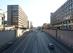 Vue depuis l'intersection avec la rue Oktyabrskaya vers la place de la gare Savelovsky