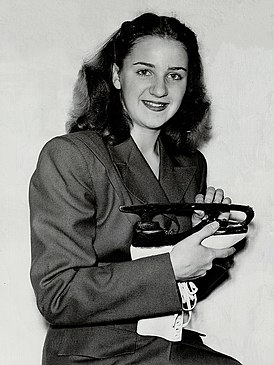 Suzanne Morrow 1947.jpg