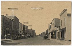 Суоннаноа-стрит, Либерти, Северная Каролина, ок. 1905-1915..JPG 