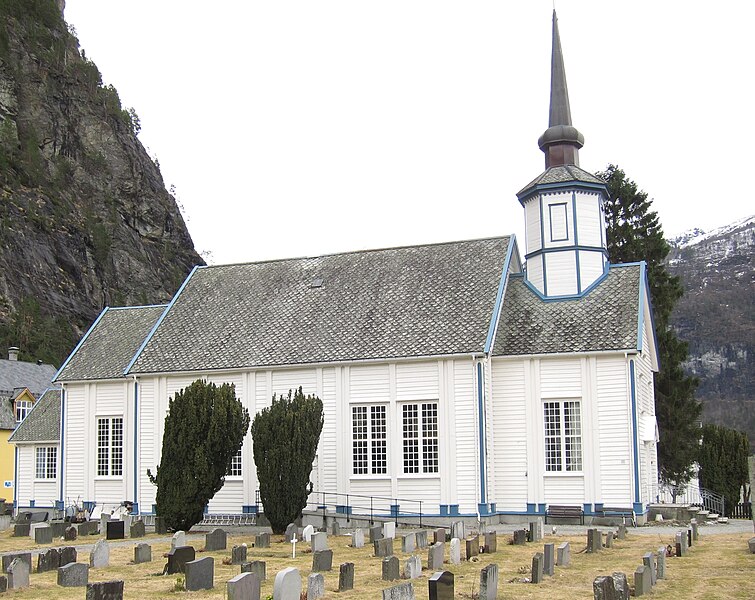 File:Sylte kyrkje Valldal.JPG