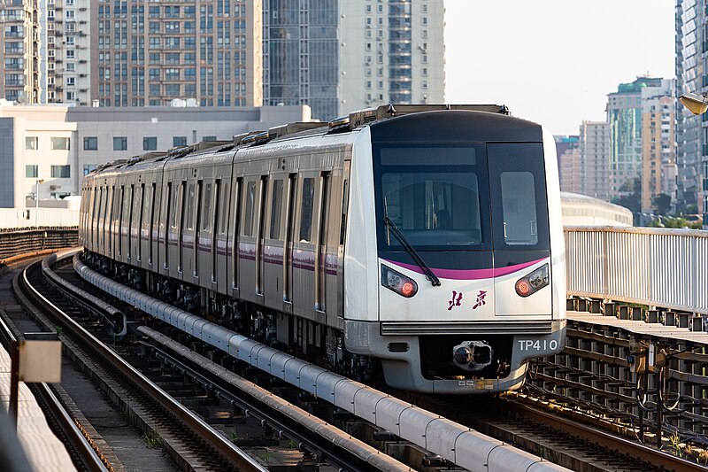 File:TP410 leaving Datunlu Dong (E) Station (20210831171853).jpg