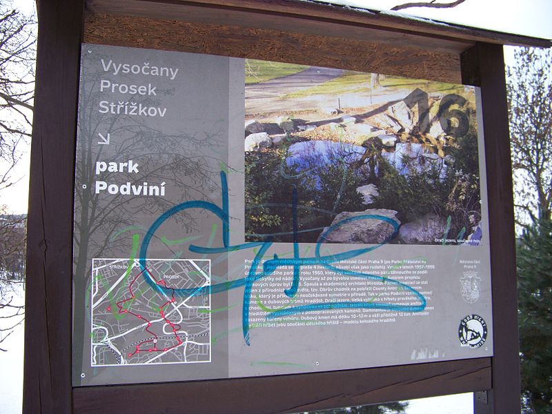 File:TVO VPS 16 - park Podviní.jpg
