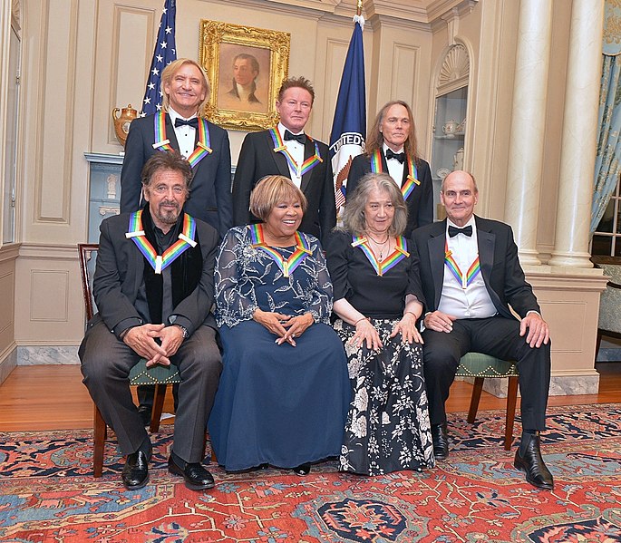 ファイル:The 2016 Kennedy Center Honorees Pose for a Photo (31289768961).jpg