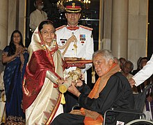 The President, Smt. Pratibha Devisingh Patil presenting the Padma Bhushan Award to Shashi Kapoor