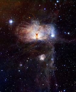 Az NGC 2024 a VISTA felvételén. A képen látható még az NGC 2023 reflexiós köd és a Lófej-köd is.