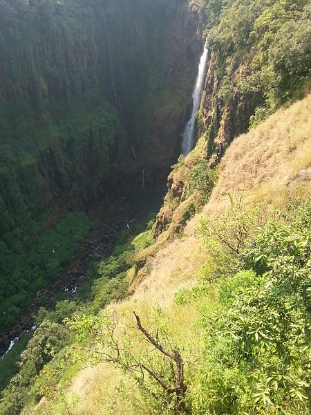 File:Thoseghar Falls an other view 3.jpg