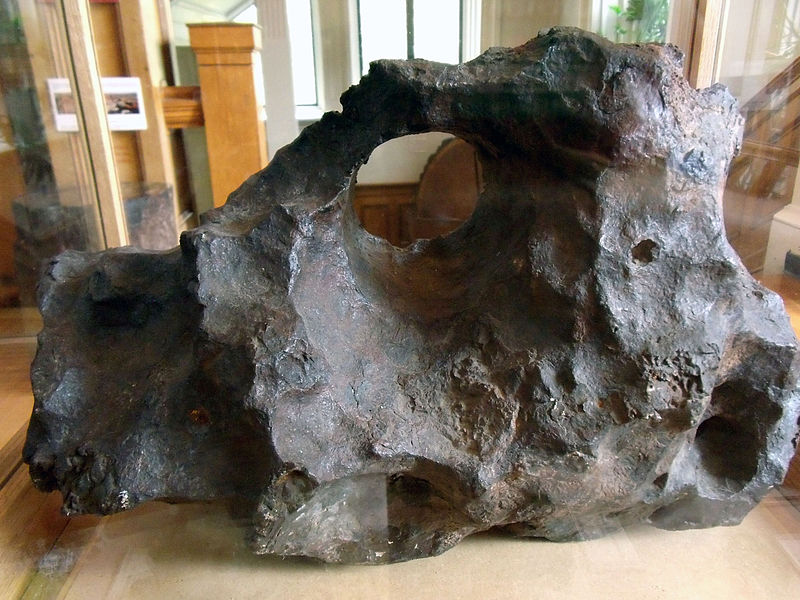 File:Thumper of a Canyon Diablo meteorite with hole (12419204905).jpg
