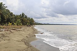 Pantai Tungku di Kampung Dengan.
