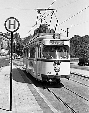 Большой вагон Duewag 251 в июне 1963 года на остановке Schloßgarten