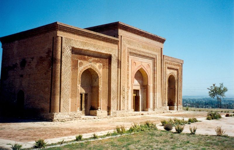 File:UzgenMausoleum.jpg