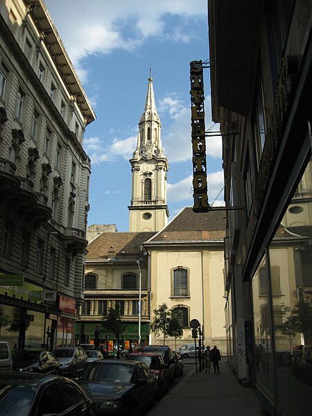 File:Városház utca, looking toward Kossuth Lajos utca and Inner City Franciscan Church, 2011. - Budapešť 1220.jpg