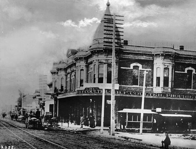 View south on Spring at 2nd, Coulter's in Hollenbeck Block when it was two stories, 1886